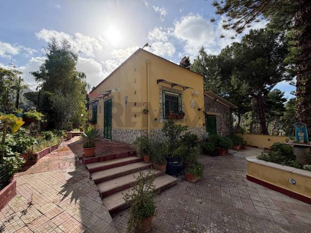 Villa Indipendente in vendita a Ventimiglia Di Sicilia, Sicilia