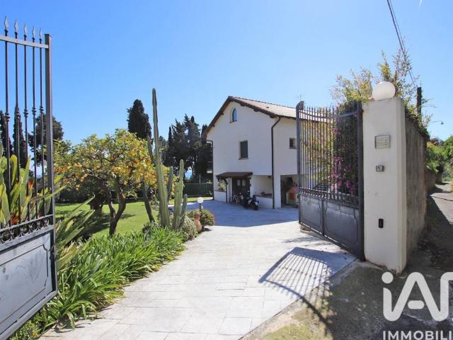 Villa Indipendente in vendita a Ventimiglia, Liguria