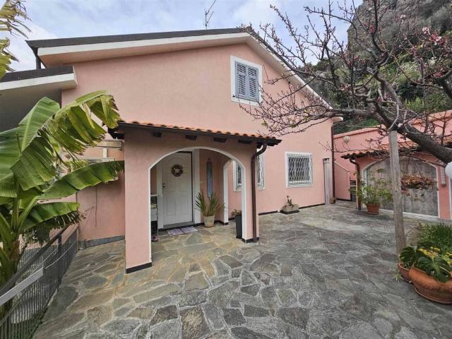 Villa Indipendente in vendita a Bevera, Ventimiglia