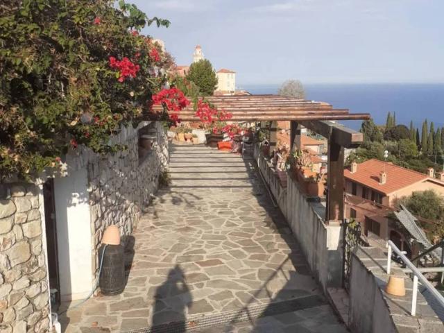 Villa Indipendente in vendita a Mortola Inferiore, Ventimiglia