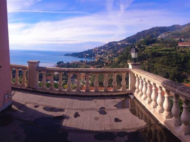 Villa Indipendente in vendita a Ventimiglia, Liguria