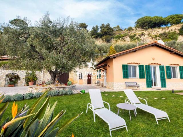 Villa Indipendente in vendita a Ventimiglia, Liguria