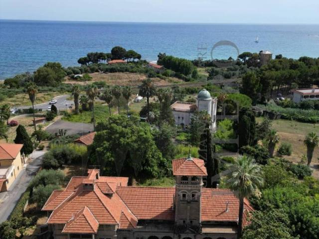 Villa Indipendente in vendita a Ventimiglia, Liguria