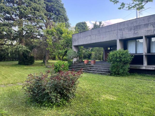 Villa Indipendente in vendita a Verano Brianza, Lombardia