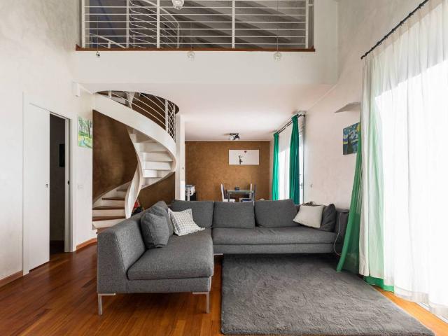 Villa Indipendente in vendita a Verano Brianza, Lombardia