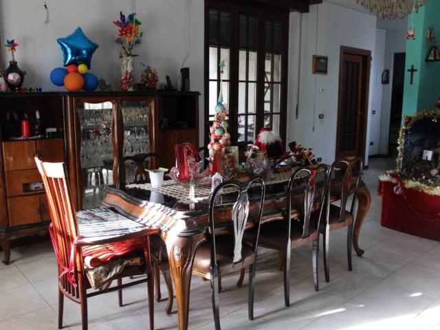 Villa Indipendente in vendita a Verano Brianza, Lombardia