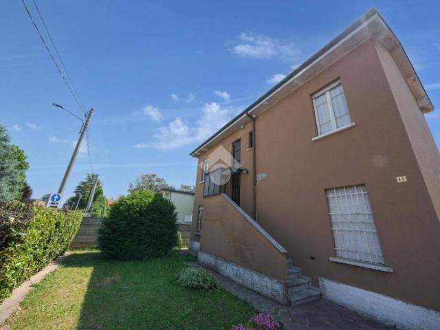 Villa Indipendente in vendita a Verano Brianza, Lombardia