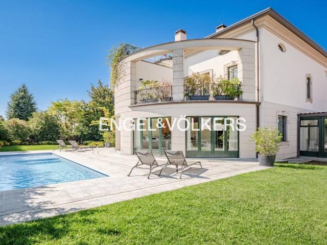 Villa Indipendente in vendita a Molino Ponte, Verano Brianza