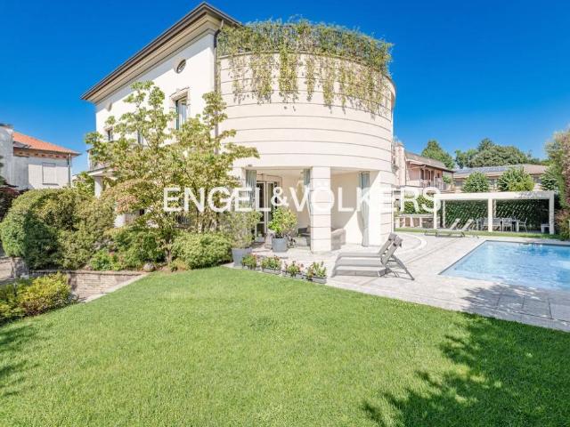 Villa Indipendente in vendita a Molino Ponte, Verano Brianza