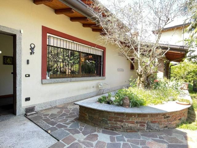 Villa Indipendente in vendita a Verano Brianza, Lombardia