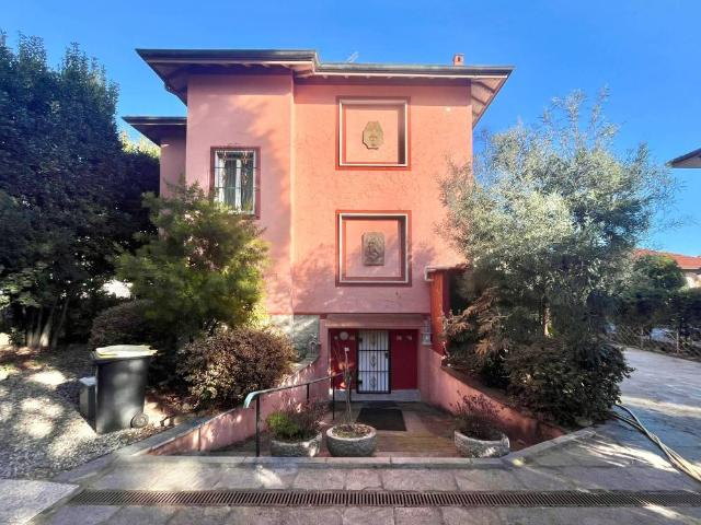 Villa Indipendente in vendita a Intra, Piemonte