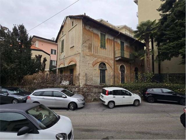 Villa Indipendente in vendita a Pallanza, Piemonte