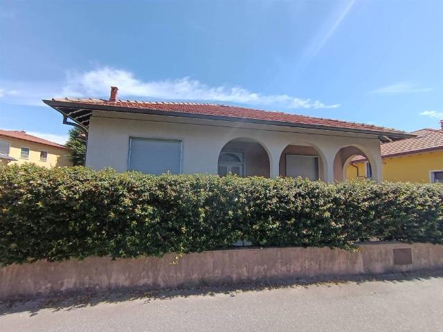 Villa Indipendente in vendita a Intra, Piemonte