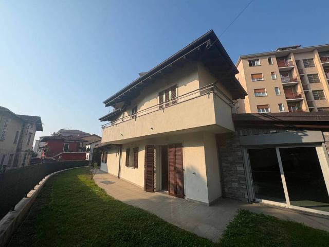 Villa Indipendente in vendita a Pallanza, Piemonte