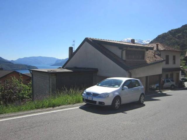 Villa Indipendente in vendita a Vercana, Lombardia