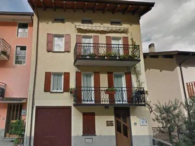 Villa Indipendente in vendita a Sceglio, Verceia