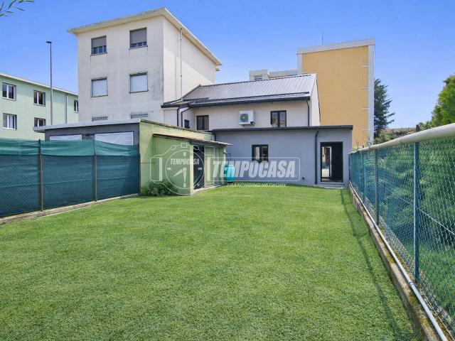 Villa Indipendente in vendita a Piemonte, Vercelli
