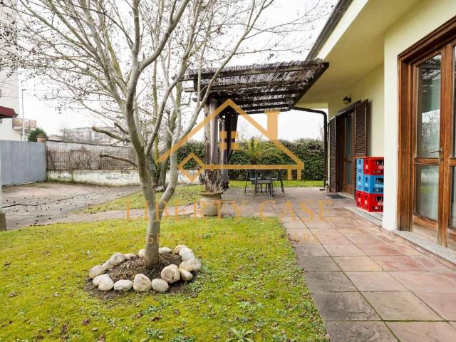 Villa Indipendente in vendita a Porta Torino, Piemonte