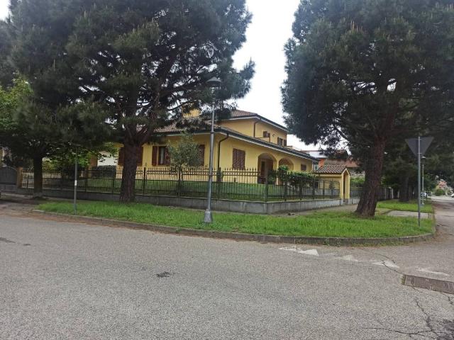 Villa Indipendente in vendita a Piemonte, Vercelli