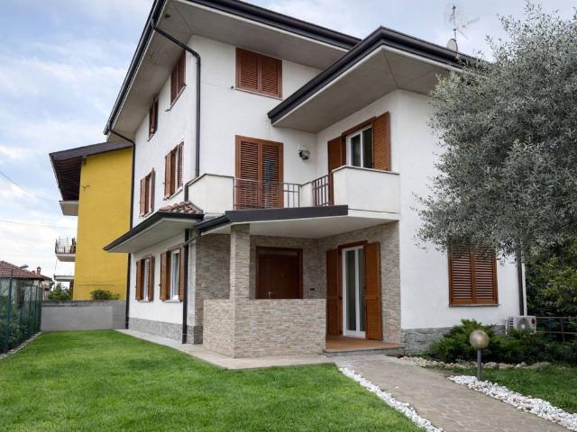Villa Indipendente in vendita a Verdellino, Lombardia
