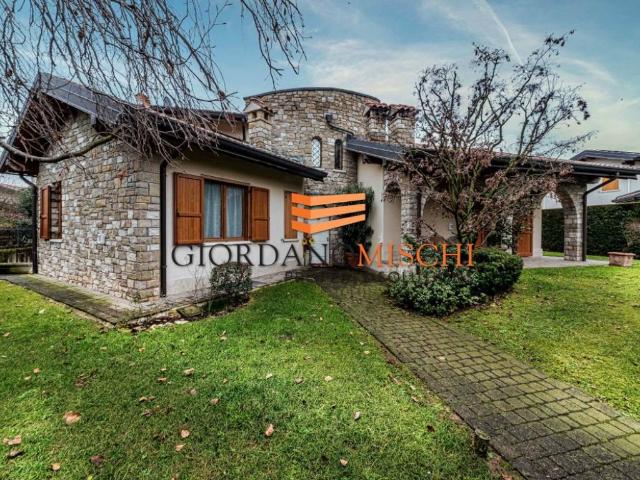 Villa Indipendente in vendita a Verderio Superiore, Lombardia