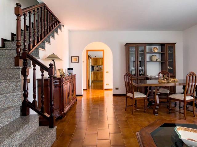 Villa Indipendente in vendita a Vergiate, Lombardia