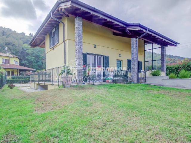 Villa Indipendente in vendita a Vergiate, Lombardia