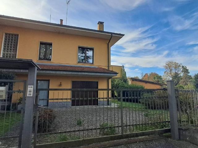 Villa Indipendente in vendita a Vergiate, Lombardia