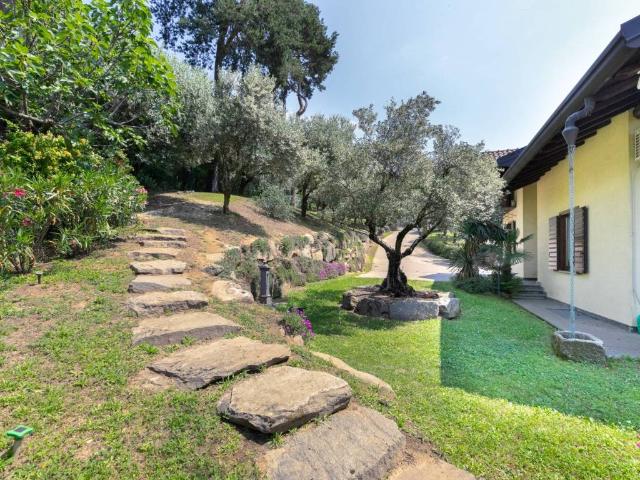 Villa Indipendente in vendita a Vergiate, Lombardia