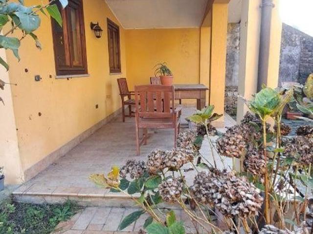 Villa Indipendente in vendita a Sesona, Vergiate
