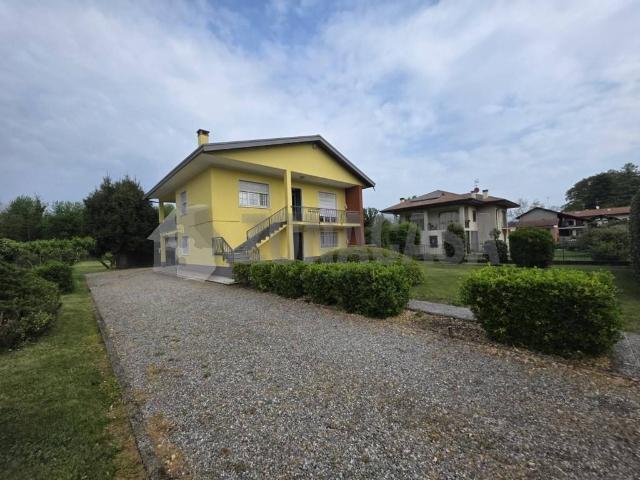 Villa Indipendente in vendita a Vergiate, Lombardia