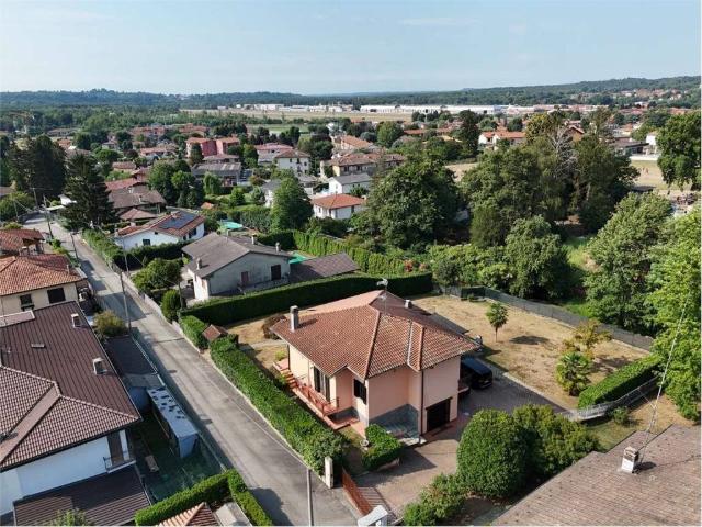 Villa Indipendente in vendita a Vergiate, Lombardia