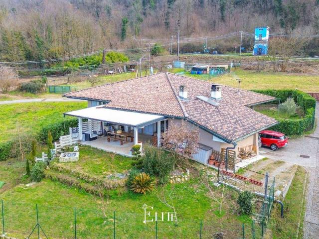 Villa Indipendente in vendita a Vergiate, Lombardia