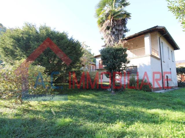 Villa Indipendente in vendita a Sesona, Vergiate