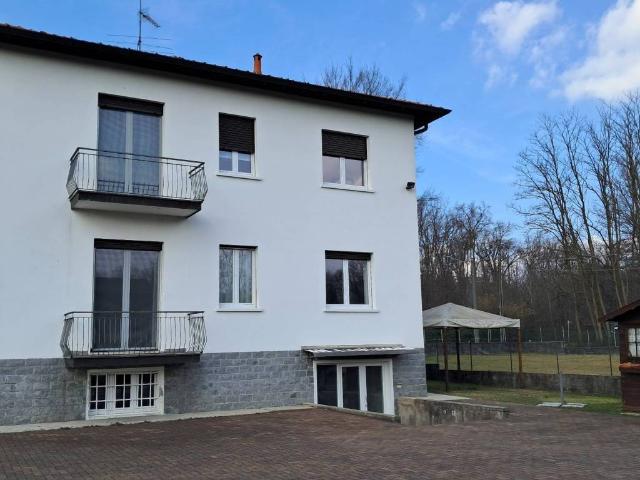 Villa Indipendente in vendita a Sesona, Vergiate