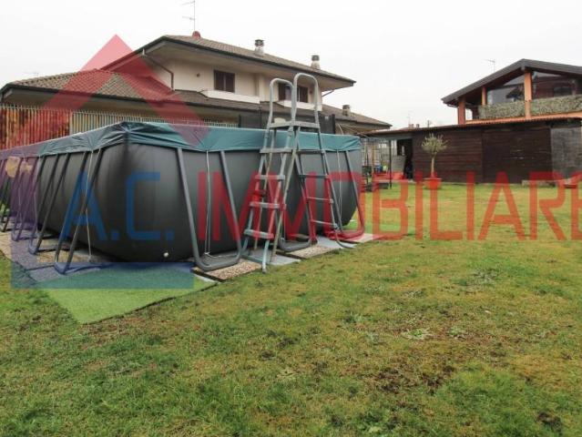 Villa Indipendente in vendita a Sesona, Vergiate