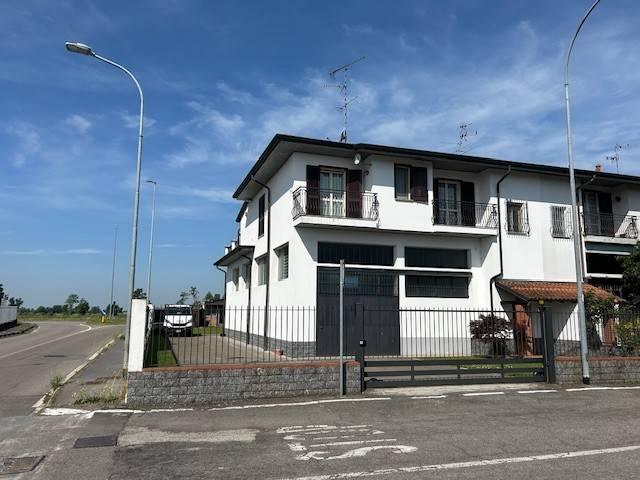 Villa Indipendente in vendita a Unione dei Comuni I Fontanili, Zelo Surrigone