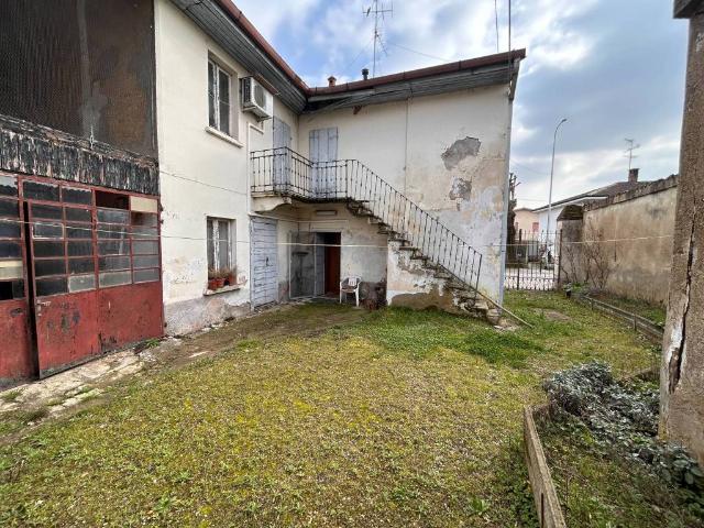 Villa Indipendente in vendita a Unione dei Comuni I Fontanili, Zelo Surrigone