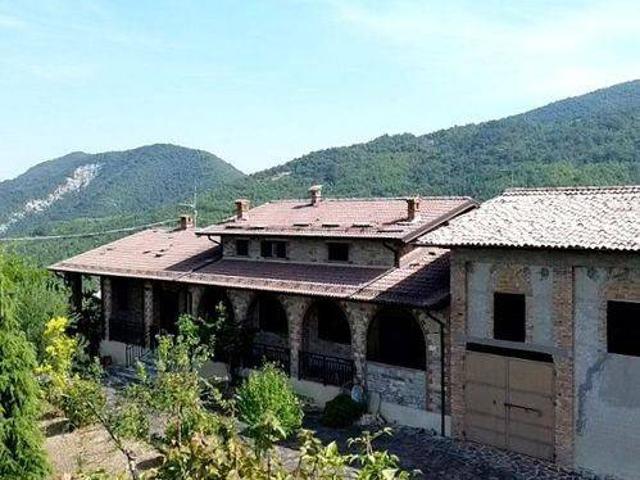Villa Indipendente in vendita a Vernasca, Reggio Emilia
