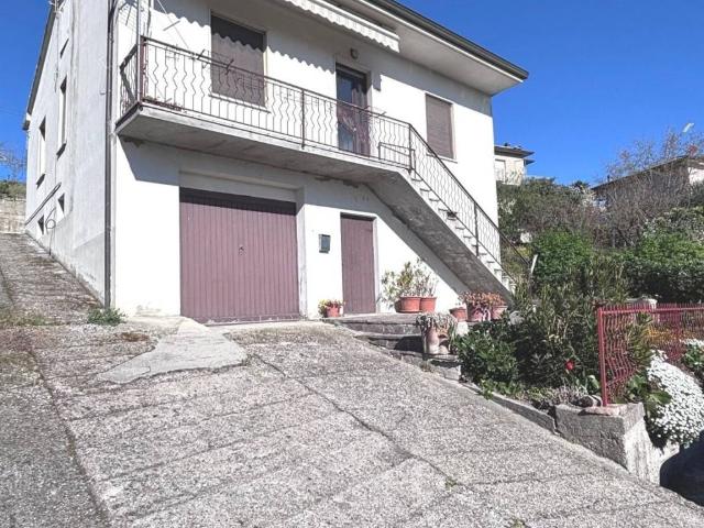 Villa Indipendente in vendita a Vernasca, Reggio Emilia