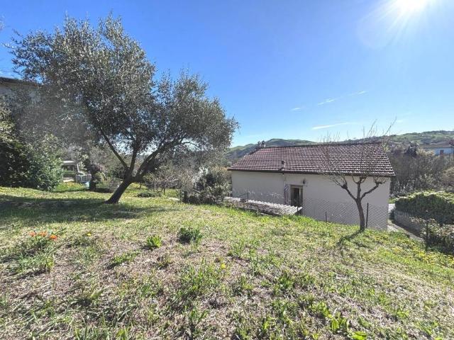 Villa Indipendente in vendita a Vernasca, Reggio Emilia