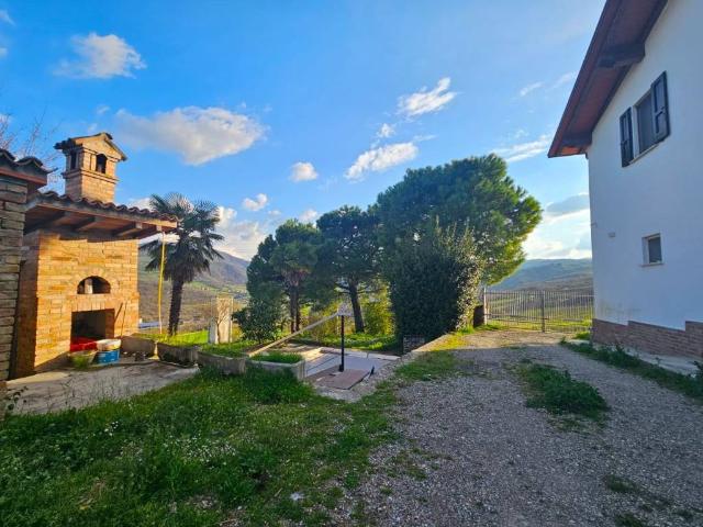 Villa Indipendente in vendita a Vernasca, Reggio Emilia