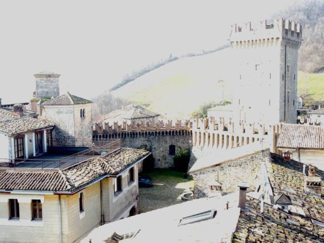 Villa Indipendente in vendita a Vernasca, Reggio Emilia