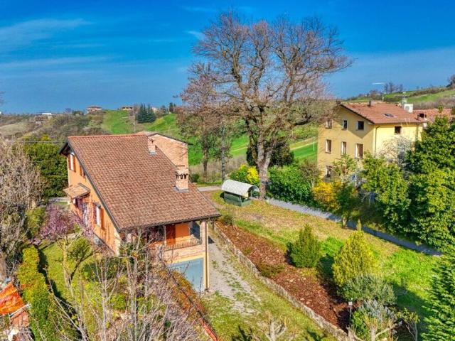 Villa Indipendente in vendita a Vernasca, Reggio Emilia