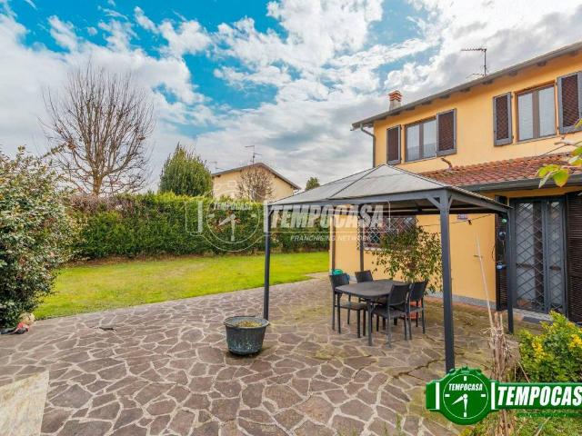 Villa Indipendente in vendita a Vernate, Lombardia