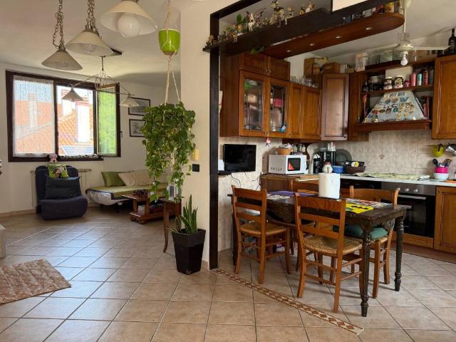 Villa Indipendente in vendita a Vernate, Lombardia