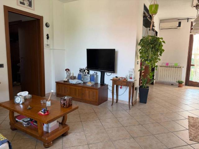Villa Indipendente in vendita a Vernate, Lombardia