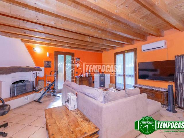 Villa Indipendente in vendita a Vernate, Lombardia