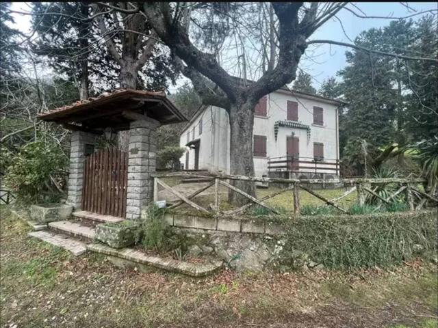 Villa Indipendente in vendita a Luciana, Vernio