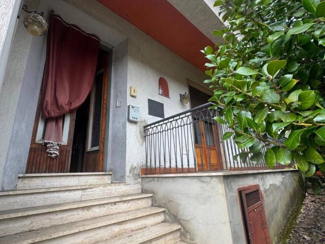 Villa Indipendente in vendita a Le Confina, Vernio